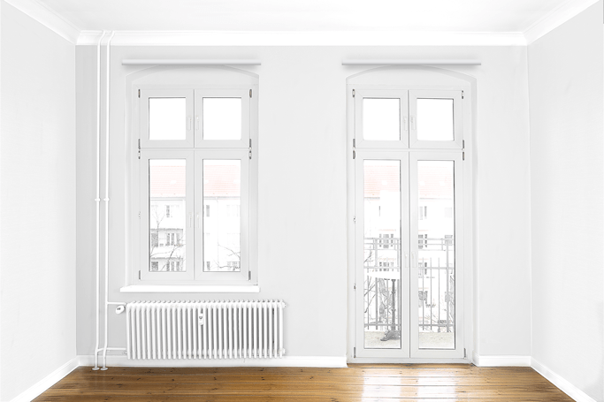 Konfigurierters Raffrollo am Fenster